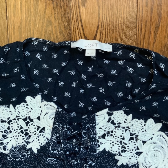 LOFT Black and White Floral Flowy Shirt. Size S Petite. - Picture 2 of 10